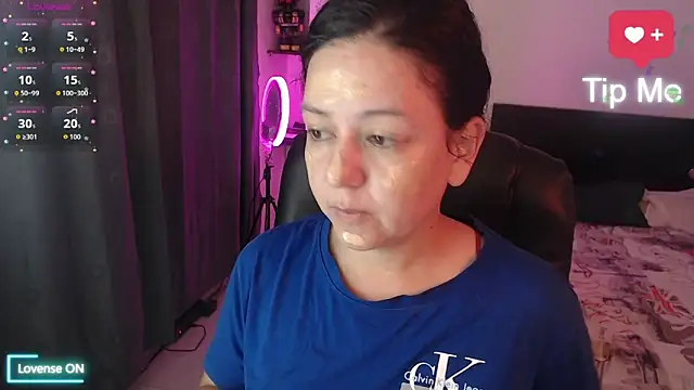 Snapshot of Abbyjoness21 chatting on November 6, 10:16 am Abbyjoness21 online show from November 6, 10:16 am