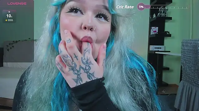 Snapshot of _CandyM1lky_ chatting on October 7, 7:05 am CandyM1lky online show from October 7, 7:05 am