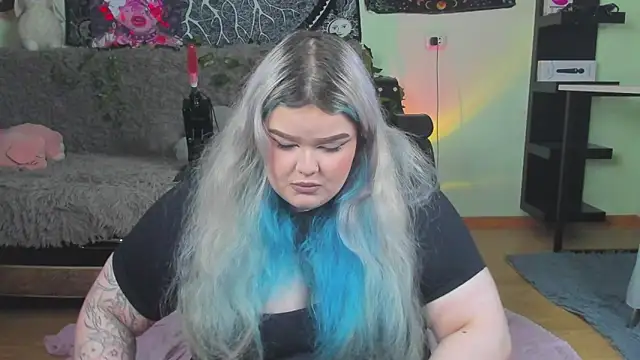 Snapshot of _CandyM1lky_ chatting on October 28, 6:39 am CandyM1lky online show from October 28, 6:39 am