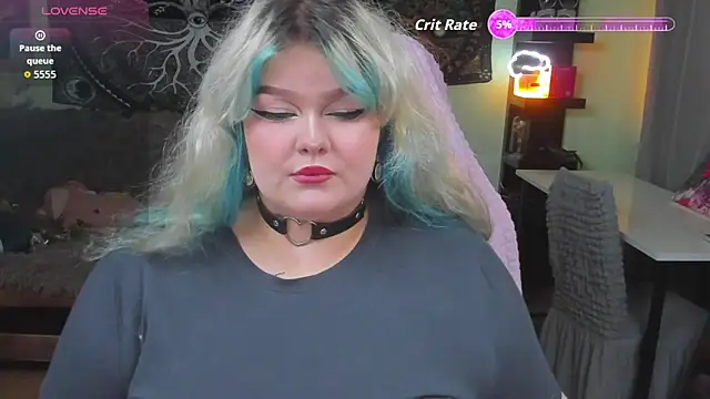 Snapshot of _CandyM1lky_ chatting on November 11, 6:46 am CandyM1lky online show from November 11, 6:46 am