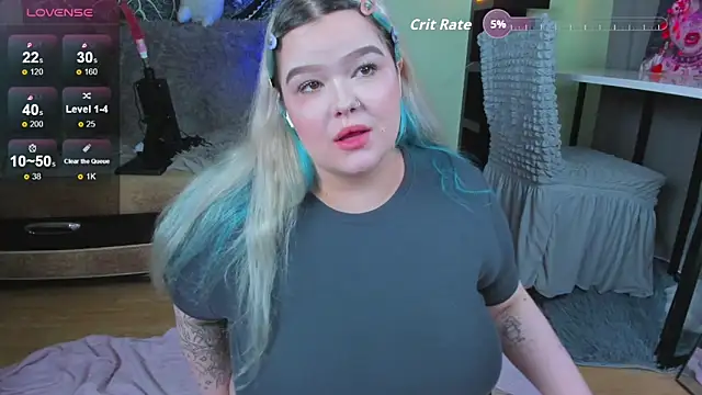 Snapshot of _CandyM1lky_ chatting on November 21, 6:34 am CandyM1lky online show from November 21, 6:34 am