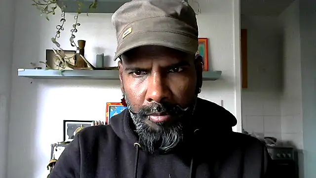 Snapshot of frenchblackc31 chatting on September 24, 8:17 am frenchblackc31 online show from September 24, 8:17 am