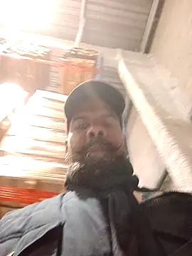 Snapshot of frenchblackc31 chatting on October 29, 10:17 am frenchblackc31 online show from October 29, 10:17 am