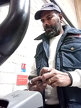 Snapshot of frenchblackc31 chatting on November 14, 7:51 am frenchblackc31 online show from November 14, 7:51 am