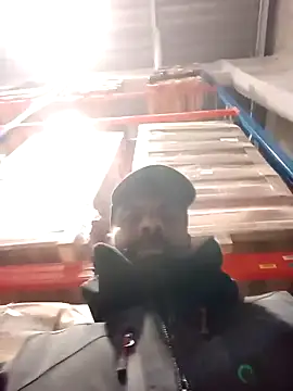 Snapshot of frenchblackc31 chatting on December 2, 3:07 pm frenchblackc31 online show from December 2, 3:07 pm