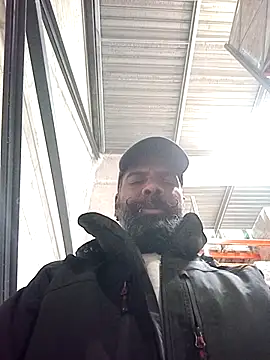 Snapshot of frenchblackc31 chatting on December 15, 9:13 am frenchblackc31 online show from December 15, 9:13 am