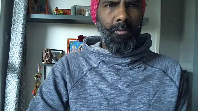 Snapshot of frenchblackc31 chatting on December 20, 9:16 am frenchblackc31 online show from December 20, 9:16 am