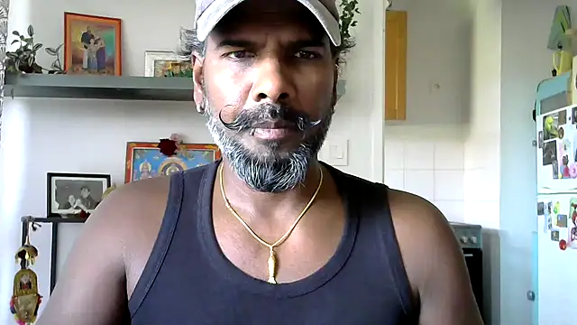 frenchblackc31 online show from May 28, 1:41 pm