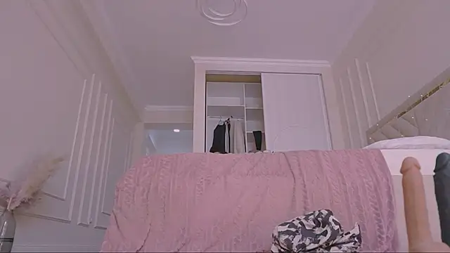 Snapshot of lori_leen_ chatting on February 25, 7:18 am lori leen online show from February 25, 7:18 am