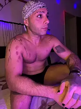 1Richrichard1 online show from June 12, 6:51 pm