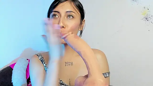 Snapshot of Alanaloiiss_ chatting on September 12, 12:11 am Alanaloiiss online show from September 12, 12:11 am
