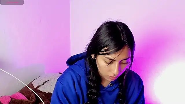 Alanaloiiss  online show from March 11, 3:18 pm