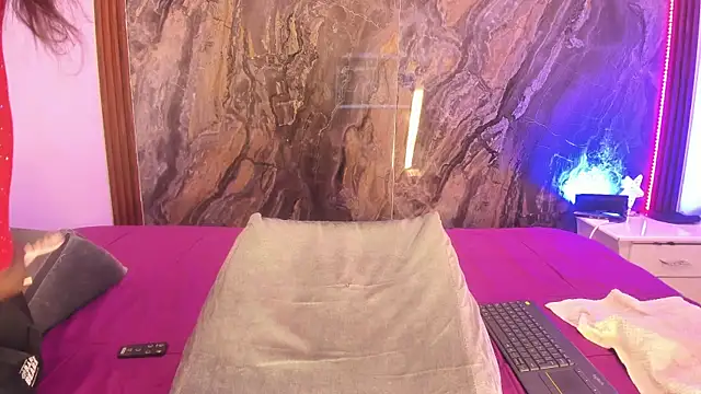 MiiaaCollinss online show from November 3, 1:56 pm