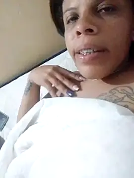 Snapshot of Esperanza_13 chatting on May 29, 11:36 pm Esperanza 13 online show from May 29, 11:36 pm