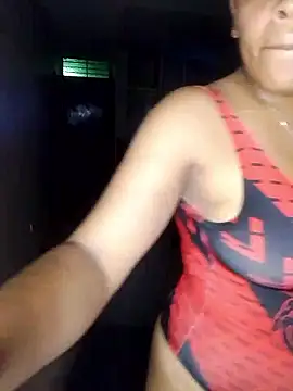 Snapshot of Esperanza_13 chatting on June 7, 11:08 pm Esperanza 13 online show from June 7, 11:08 pm