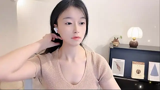 Onechestnut online show from November 10, 12:04 pm