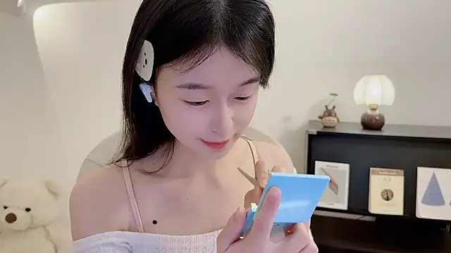 Onechestnut online show from December 2, 6:30 am