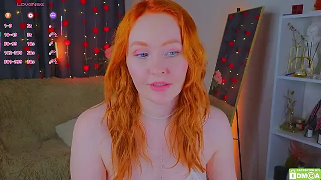 Snapshot of JoyceJones chatting on February 17, 8:37 pm JoyceJones online show from February 17, 8:37 pm