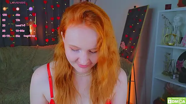 Snapshot of JoyceJones chatting on February 19, 8:27 pm JoyceJones online show from February 19, 8:27 pm