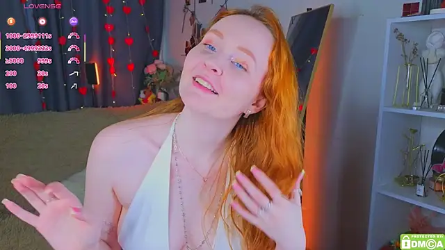 Snapshot of JoyceJones chatting on June 17, 8:10 pm JoyceJones online show from June 17, 8:10 pm