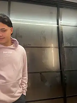 Snapshot of Rose-andres chatting on January 7, 11:40 pm Rose-andres online show from January 7, 11:40 pm