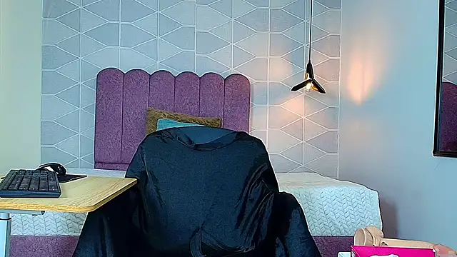 Aly Loving online show from November 26, 8:43 pm