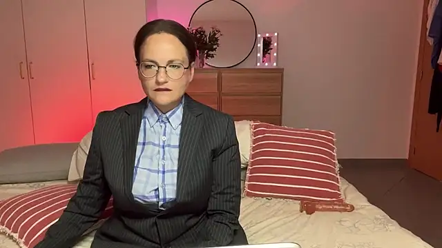 Snapshot of UnderWunder chatting on July 24, 4:27 pm UnderWunder online show from July 24, 4:27 pm