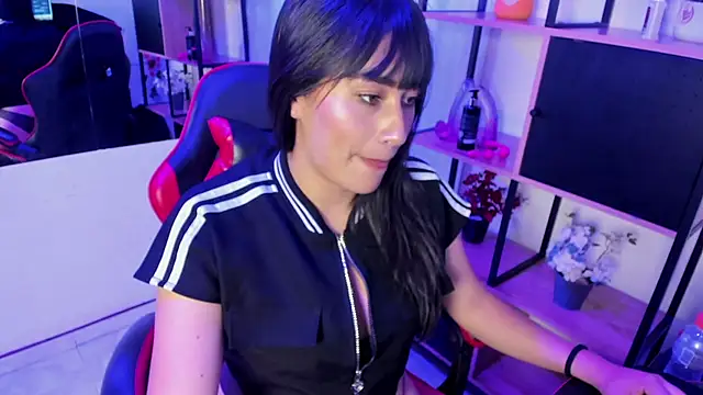 Dhaniela Naugthy online show from October 3, 8:06 pm