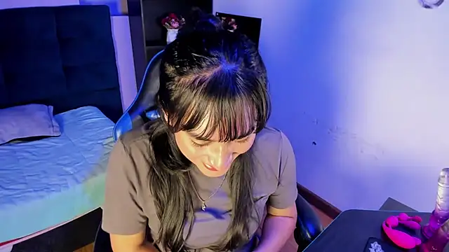 Dhaniela Naugthy online show from October 11, 7:45 pm