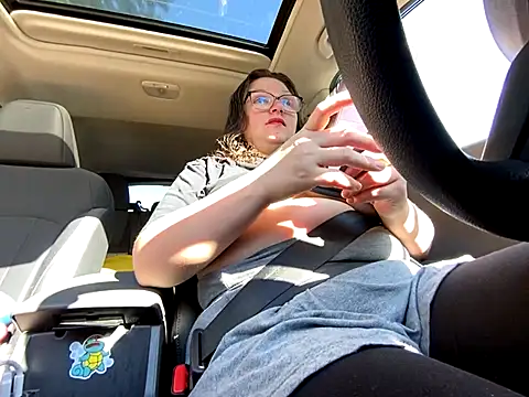 Snapshot of GirlSquirt chatting on October 3, 2:03 pm GirlSquirt online show from October 3, 2:03 pm