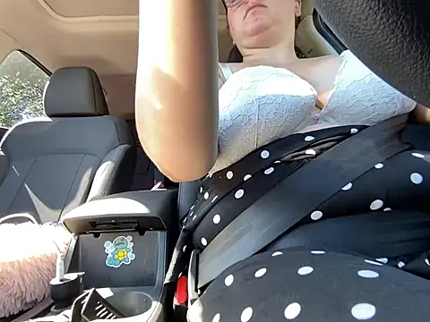 Snapshot of GirlSquirt chatting on October 5, 5:11 pm GirlSquirt online show from October 5, 5:11 pm