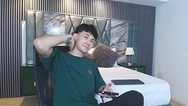 Michael blue online show from February 8, 7:39 pm