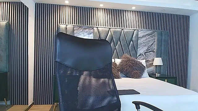 Snapshot of Michael_blue chatting on February 12, 9:10 pm Michael blue online show from February 12, 9:10 pm