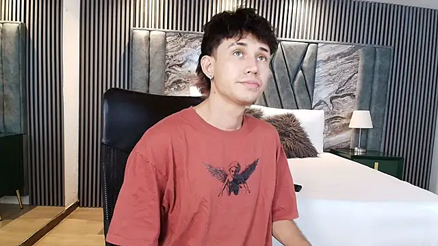 Snapshot of Michael_blue chatting on February 13, 7:43 pm Michael blue online show from February 13, 7:43 pm