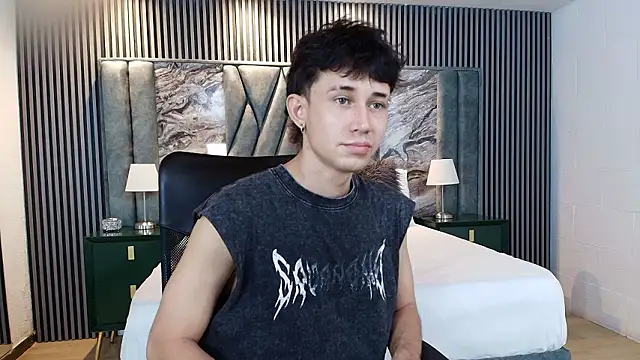 Snapshot of Michael_blue chatting on February 17, 7:31 pm Michael blue online show from February 17, 7:31 pm