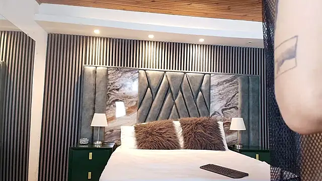 Snapshot of Michael_blue chatting on February 18, 8:27 pm Michael blue online show from February 18, 8:27 pm