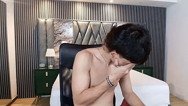 Snapshot of Michael_blue chatting on February 19, 7:54 pm Michael blue online show from February 19, 7:54 pm