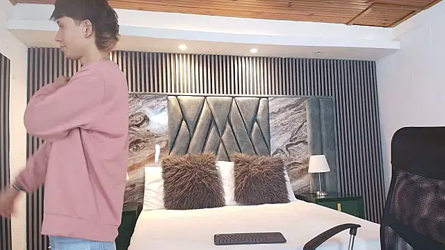 Snapshot of Michael_blue chatting on February 21, 7:59 pm Michael blue online show from February 21, 7:59 pm