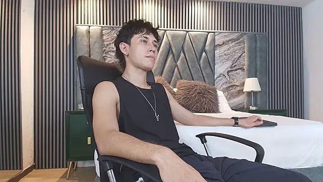 Snapshot of Michael_blue chatting on March 11, 8:37 pm Michael blue online show from March 11, 8:37 pm