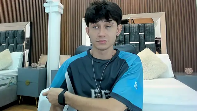 Snapshot of Michael_blue chatting on March 12, 7:31 pm Michael blue online show from March 12, 7:31 pm