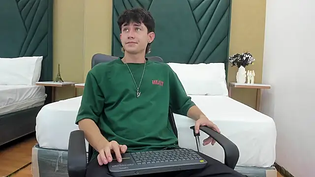 Snapshot of Michael_blue chatting on March 18, 7:39 pm Michael blue online show from March 18, 7:39 pm