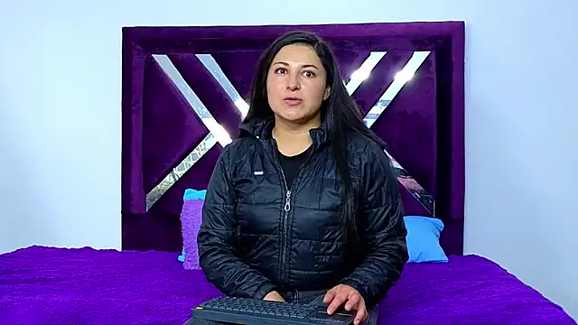 cuteeimy online show from November 18, 9:30 pm