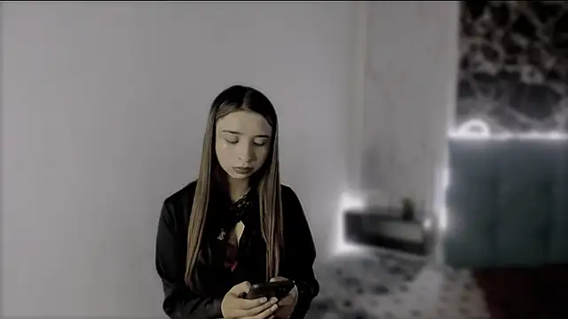 x jules  online show from October 10, 12:20 am