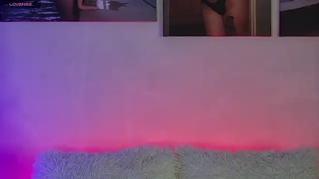 AlysonHuxley  online show from January 15, 5:05 pm