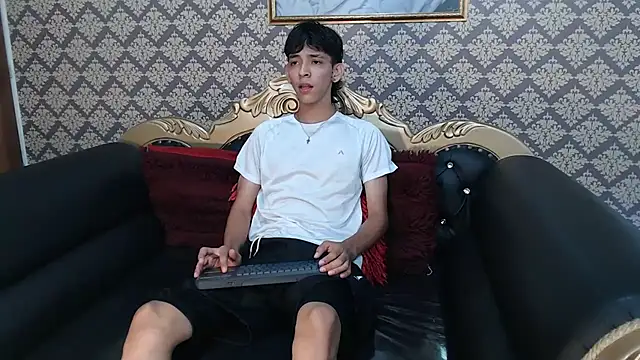 Snapshot of Sebas_cat chatting on September 13, 7:57 pm Sebas cat online show from September 13, 7:57 pm