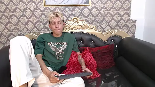 Snapshot of Sebas_cat chatting on September 20, 4:24 am Sebas cat online show from September 20, 4:24 am