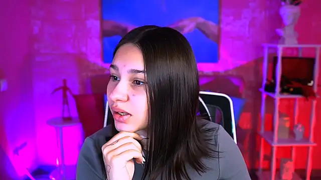 KimClarks  online show from October 13, 8:25 am