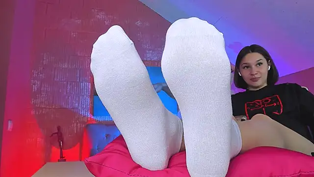 KimClarks  online show from May 4, 5:31 pm