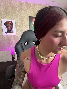 Snapshot of Scaarlettfox chatting on October 3, 3:47 am Scaarlettfox online show from October 3, 3:47 am