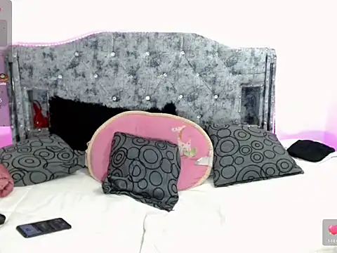 Snapshot of x_isabella_x chatting on September 26, 4:49 am x isabella x online show from September 26, 4:49 am